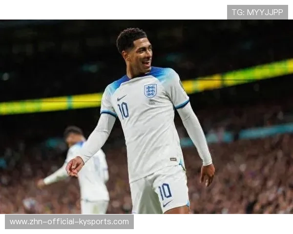 贝林厄姆中圈持球如陀螺般不可阻挡，英格兰气场十足